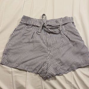 Abercrombie & Fitch High Waisted Stripped Short